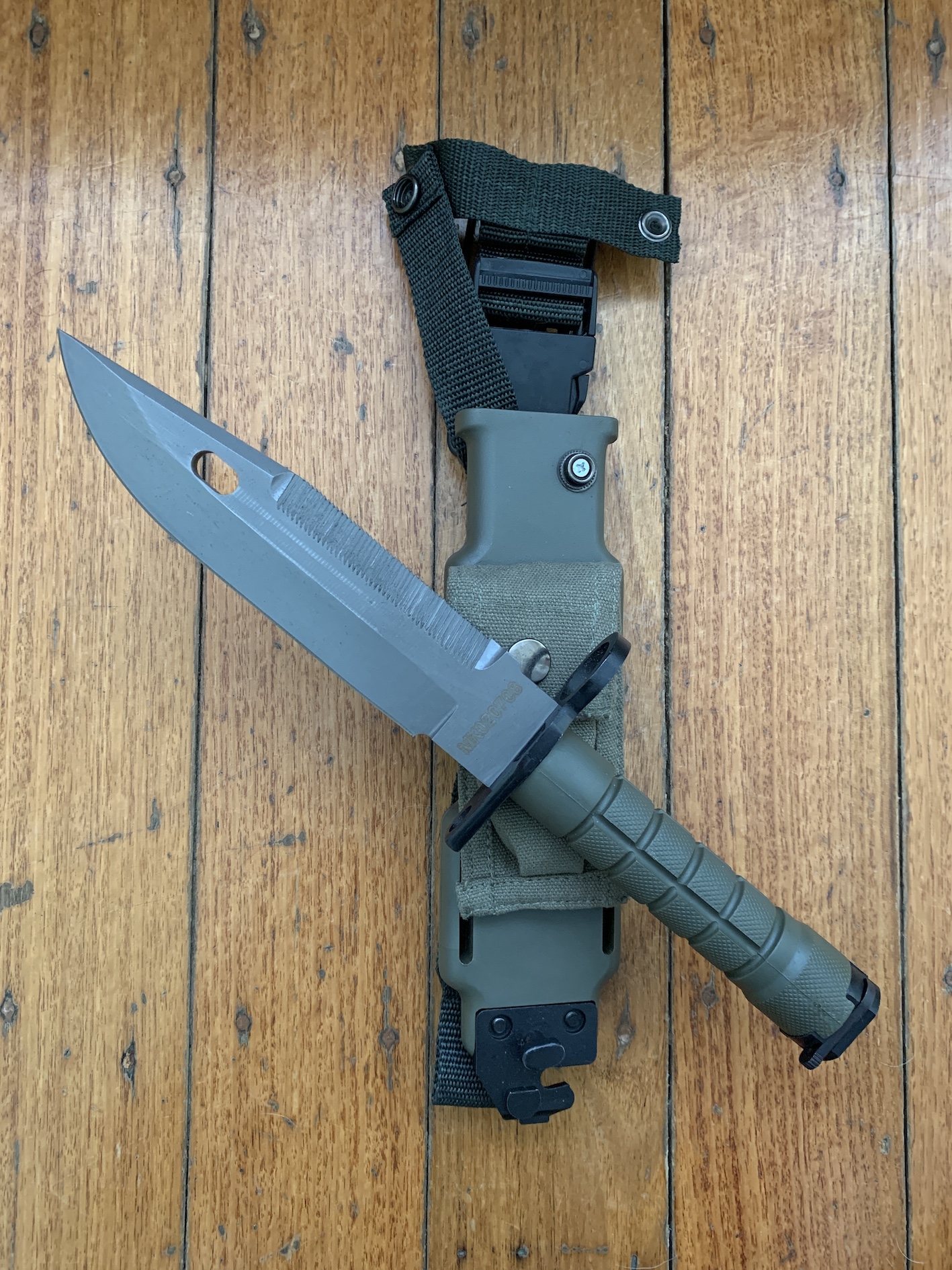 US M9 Bayonet Tactical Combat Knife with Sharpening Stone