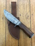 Damascus Knife: Damascus Knife with Solid Walnut Handle