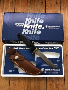Smith & Wesson Knife: 1980’s Smith & Wesson American series Model 6084 Knife in Display Box